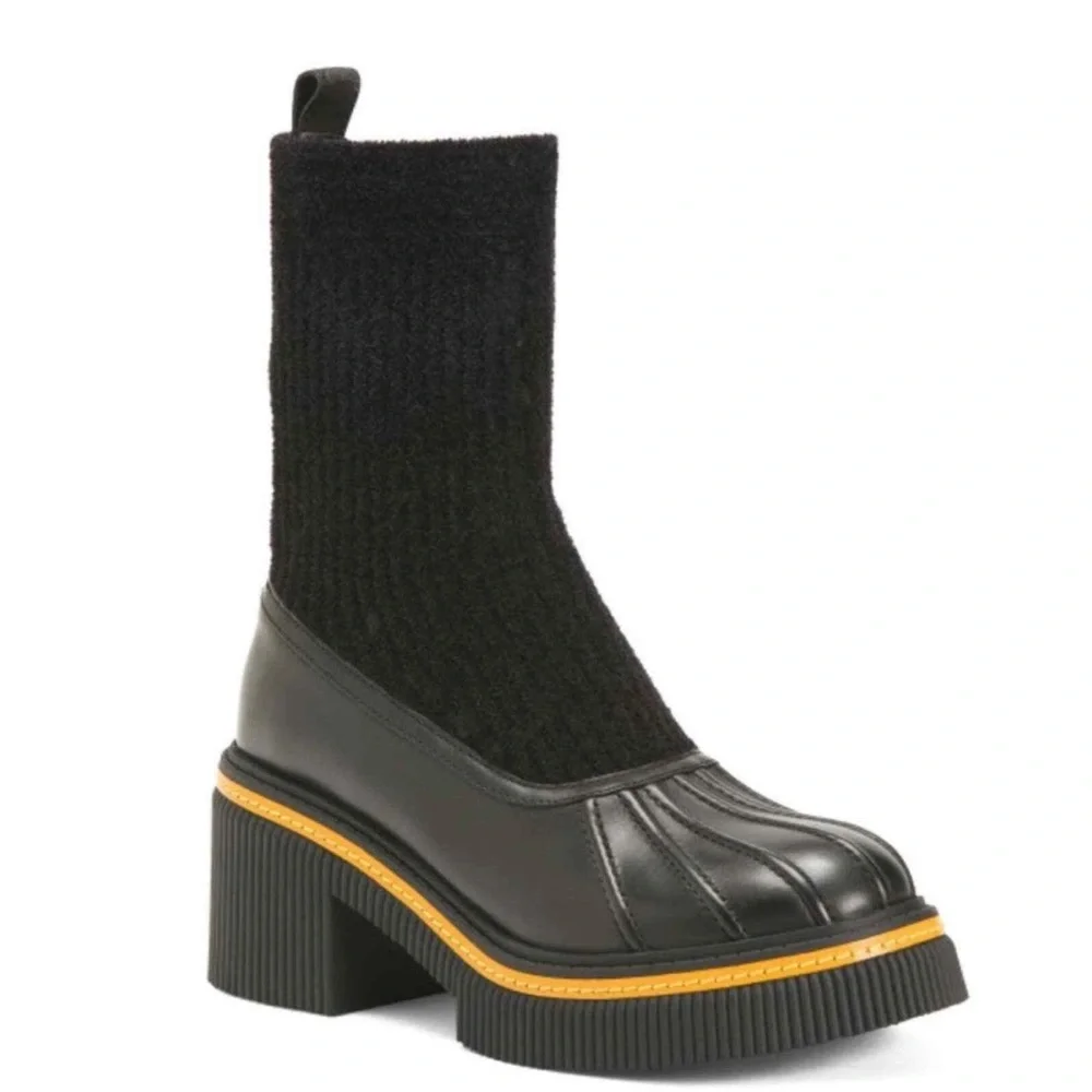 AEROSOLES Black and Gold Heeled Boots‎